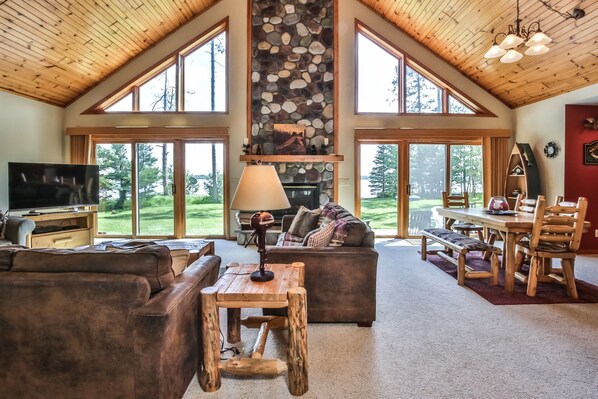 Smart TV, fireplace, DVD player, stereo