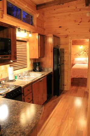 ثلاجة، ميكروويف، فرن، موقد طهي مسطح