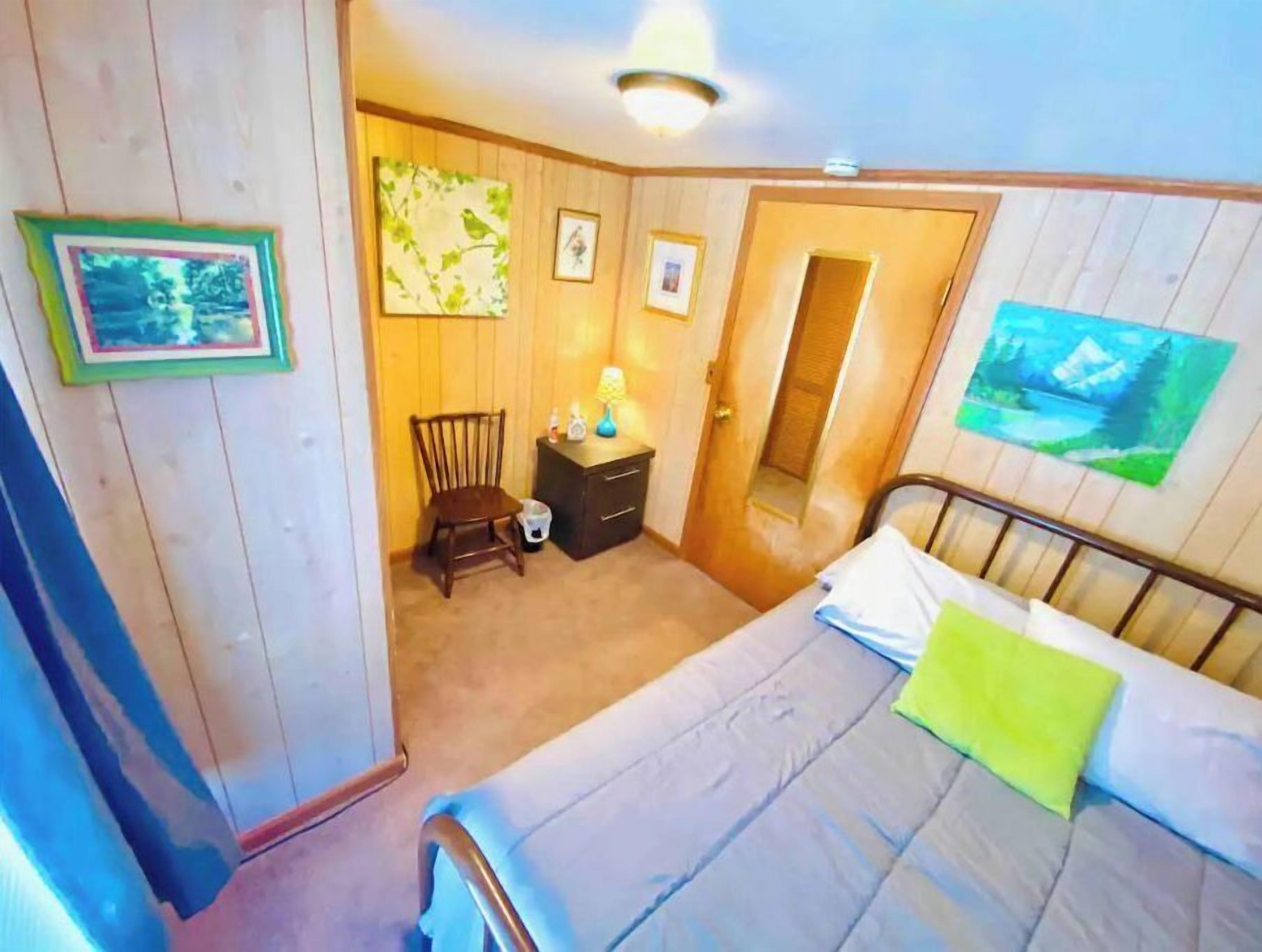 2 slaapkamers, een strijkplank/strijkijzer, wifi, beddengoed