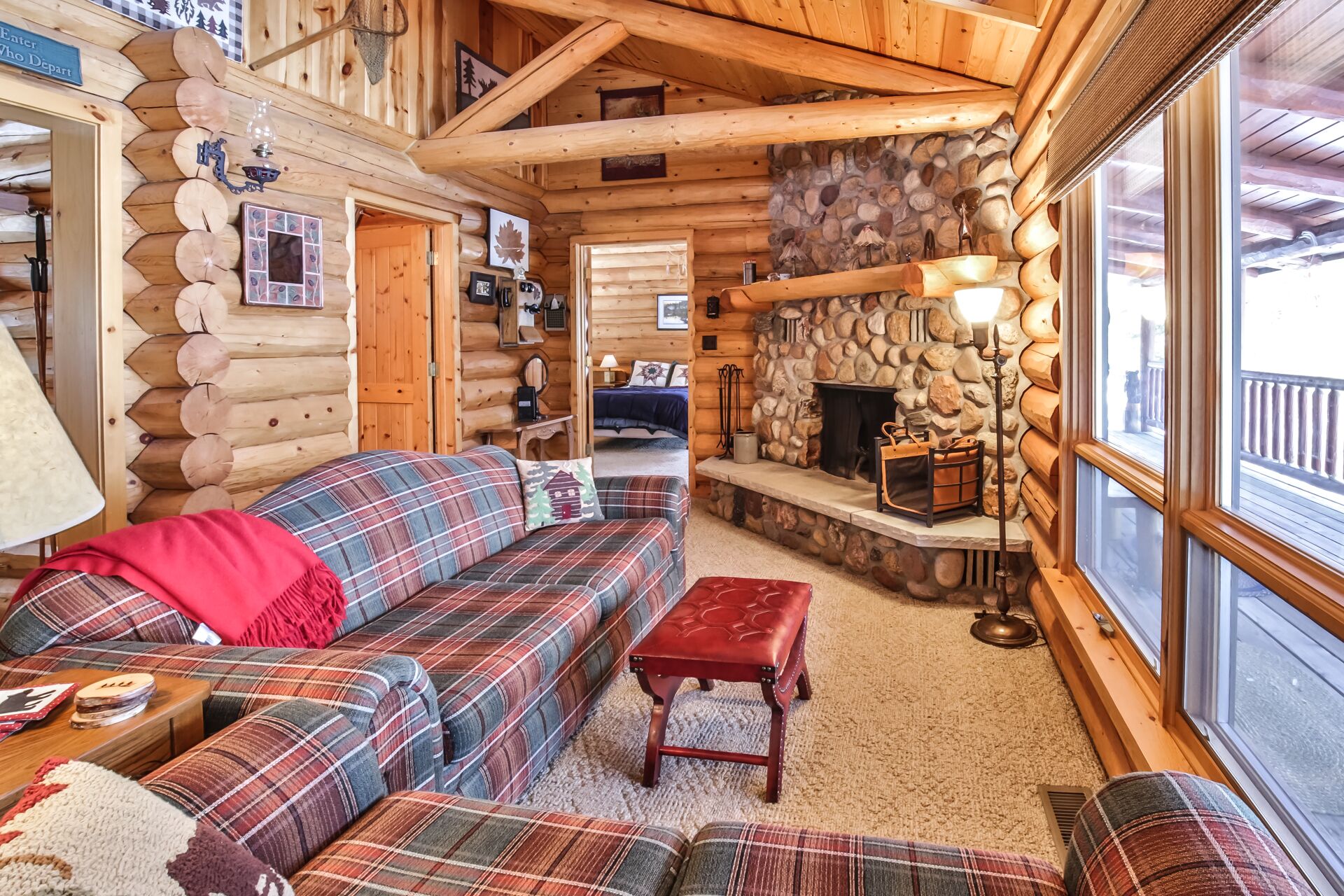 Secluded Beautiful Home on Deerskin Lake!