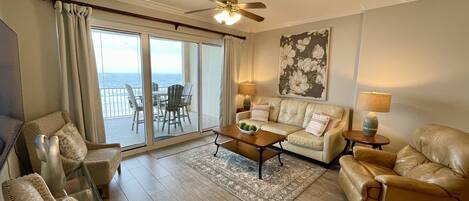 Smart TV, DVD player, livros