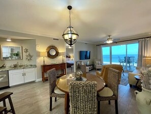 Älytelevisio, DVD-soitin, kirjoja