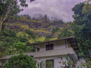 Mountain view - Elkaduwa Bungalow (Ukuwela)