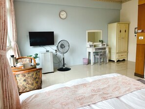 Romantic Double Room(Accept extra 1 person, charge TWD500 at front desk)