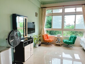 Gallery Double Room(Accept extra 1 person, charge TWD500 at front desk) | Desk, blackout drapes, soundproofing, free WiFi - TONG YI Homestay (Ji'an)