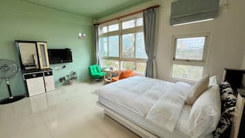 Gallery Double Room(Accept extra 1 person, charge TWD500 at front desk) | Desk, blackout curtains, soundproofing, free WiFi