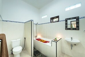 Villa, 1 Bedroom | Bathroom | Shower, free toiletries, hair dryer - Amomaya Villa (Ubud)