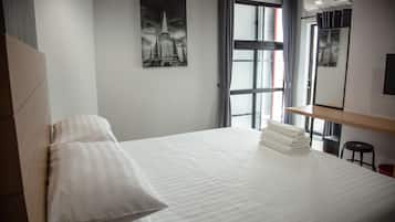 ์คํ ๋ค๋๋ฃธ | ๊ฐ์ค ๋ด ๊ธ๊ณ , ์ฑ
์, ์๋ง ์ปคํผ, ๋ฌด๋ฃ WiFi