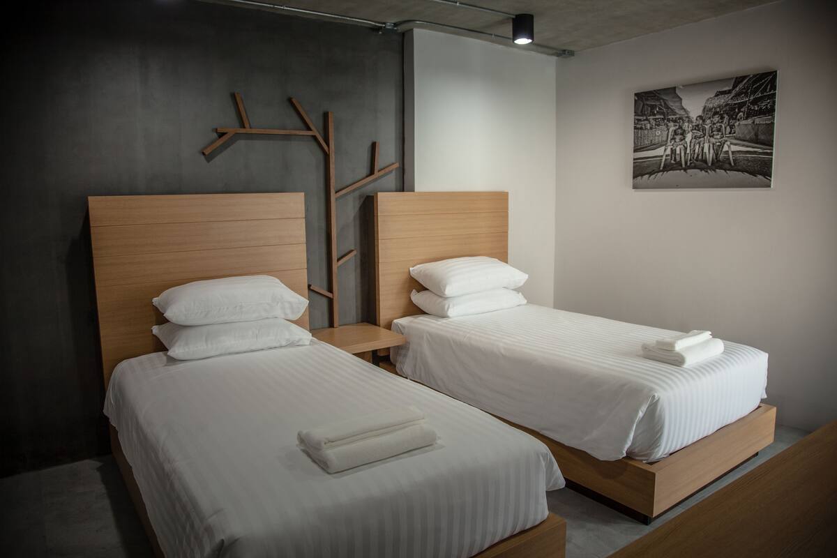 Standard Twin Room  | ตู้นิรภัยในห้องพัก, โต๊ะทำงาน, ผ้าม่านกันแสง, Wi-Fi ฟรี