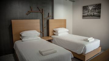 Standard Twin Room | In-room safe, desk, blackout curtains, free WiFi