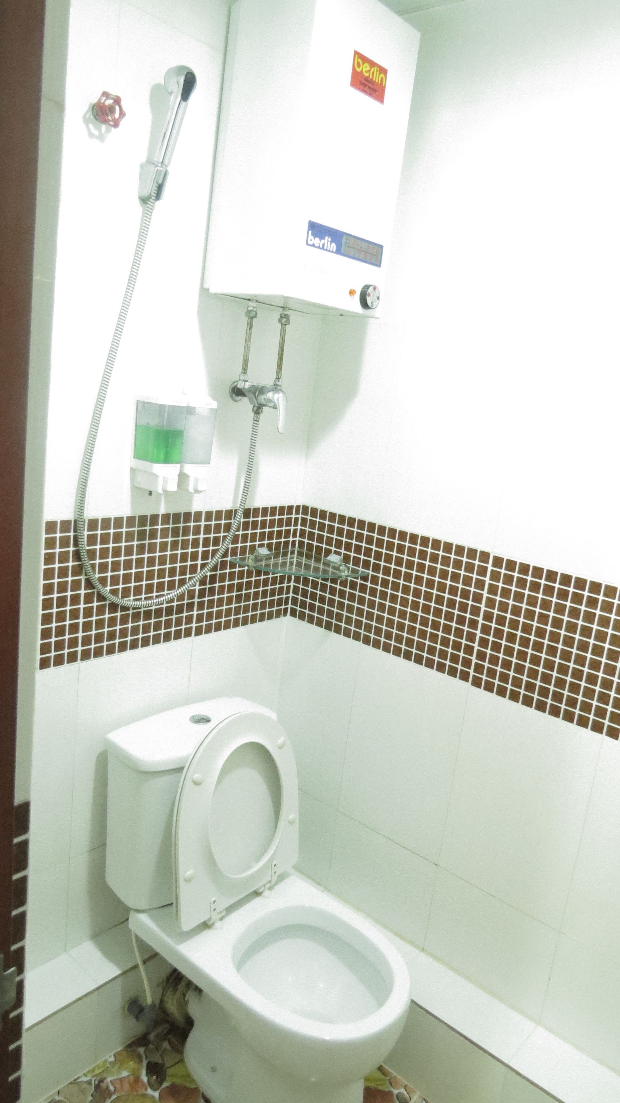 Photo - Melbourne Hostel 24 HOUR RECEPTION Block D &E 10th floor