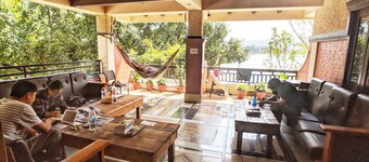 森林湖背包客青年旅舍飯店