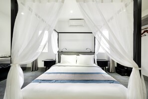 ห้องดีลักซ์สวีท, เตียงคิงไซส์ 1 เตียง | 1 ห้องนอน, ผ้าปูที่นอนฝ้ายอียิปต์, เครื่องนอนระดับพรีเมียม, มินิบาร์