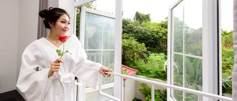 Deluxe Suite, 1 King Bed | 1 bedroom, Egyptian cotton sheets, premium bedding, minibar