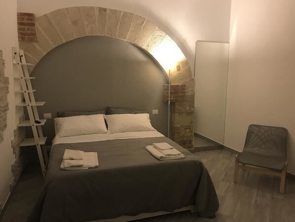 Comfort Quadruple Room | Premium bedding, minibar, desk, free WiFi - Al Vico Pescatori (Trapani)