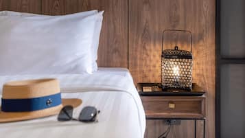 Supreme Double | Premium bedding, desk, blackout curtains, free WiFi