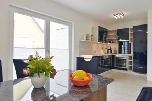 Kühlschrank, Mikrowelle, Ofen, Geschirrspüler