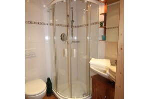 Dusche, Haartrockner, Handtücher