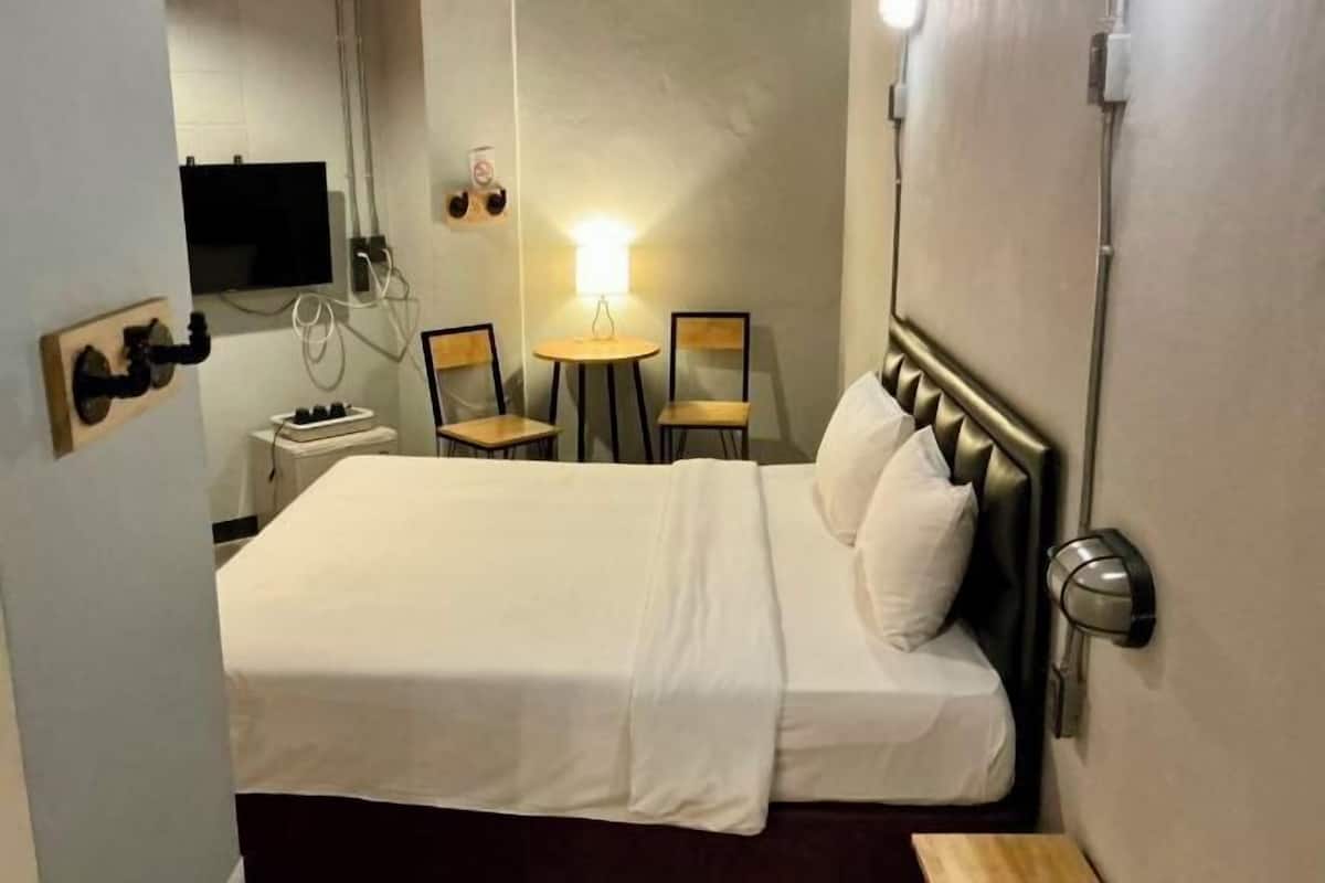 Individually furnished, blackout curtains, soundproofing, free WiFi