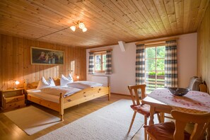 3 bedrooms, internet, bed sheets
