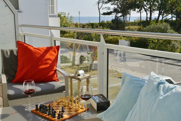 Unclassified image, 1 of 17, button