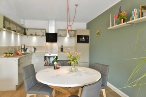 Unclassified image, 5 of 17, button