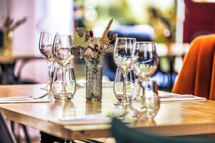 Lunch and dinner served, French cuisine