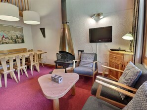 Télévision, cheminée