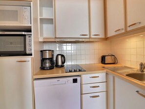 Kühlschrank, Mikrowelle, Ofen, Geschirrspüler