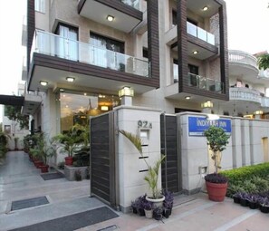 Front of property - Indiyaah Inn (Gurugram)