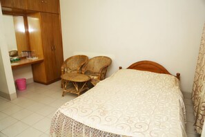 Economy Double Room | 1 bedroom, desk, free WiFi