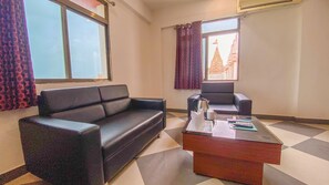 Royal Suite | Premium bedding, desk, blackout drapes, free WiFi - Hotel Gomti (Dwarka)