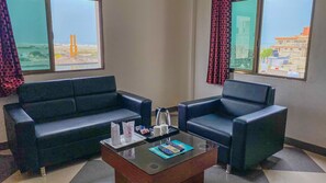 Royal Suite | Premium bedding, desk, blackout drapes, free WiFi - Hotel Gomti (Dwarka)