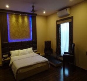 Desk, free WiFi - The Bliss International (Rajnandgaon)