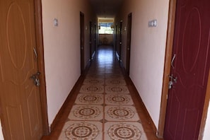 Shower, free toiletries, towels