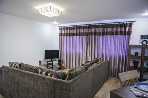 Apartment | Living area | Smart TV, Netflix - The Nook Serviced Apartment (London)