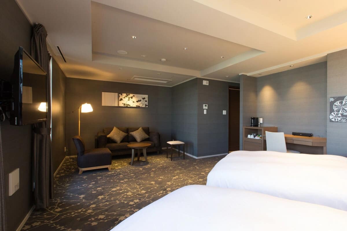 premium bedding, down duvets, minibar, in-room safe