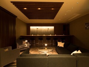 Bar (on property) - Hotel Shiki Utsubo Park (Osaka)