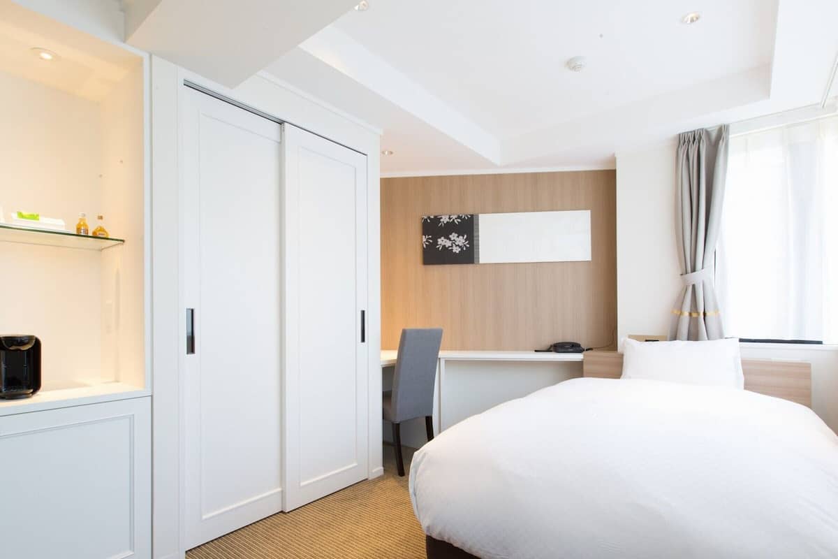 Premium bedding, down duvets, minibar, in-room safe