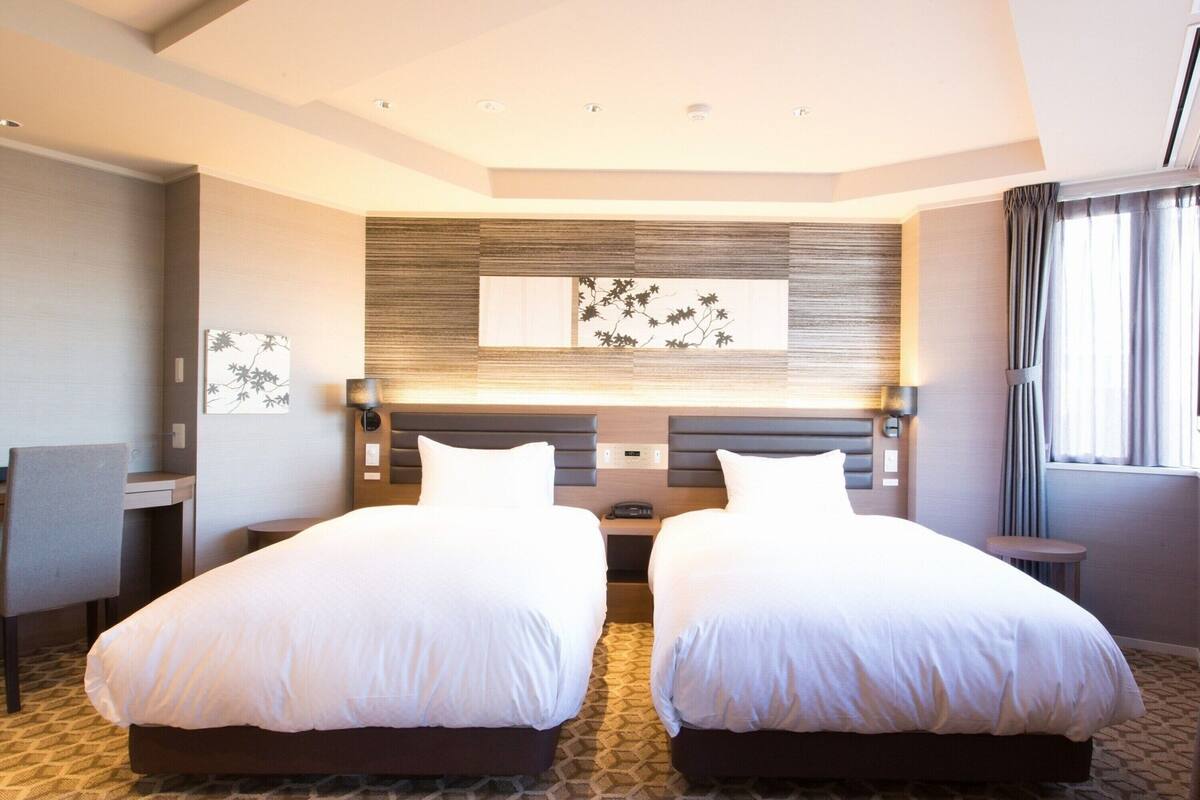 deluxe large twin room | premium bedding, down duvets, minibar, in-room safe
