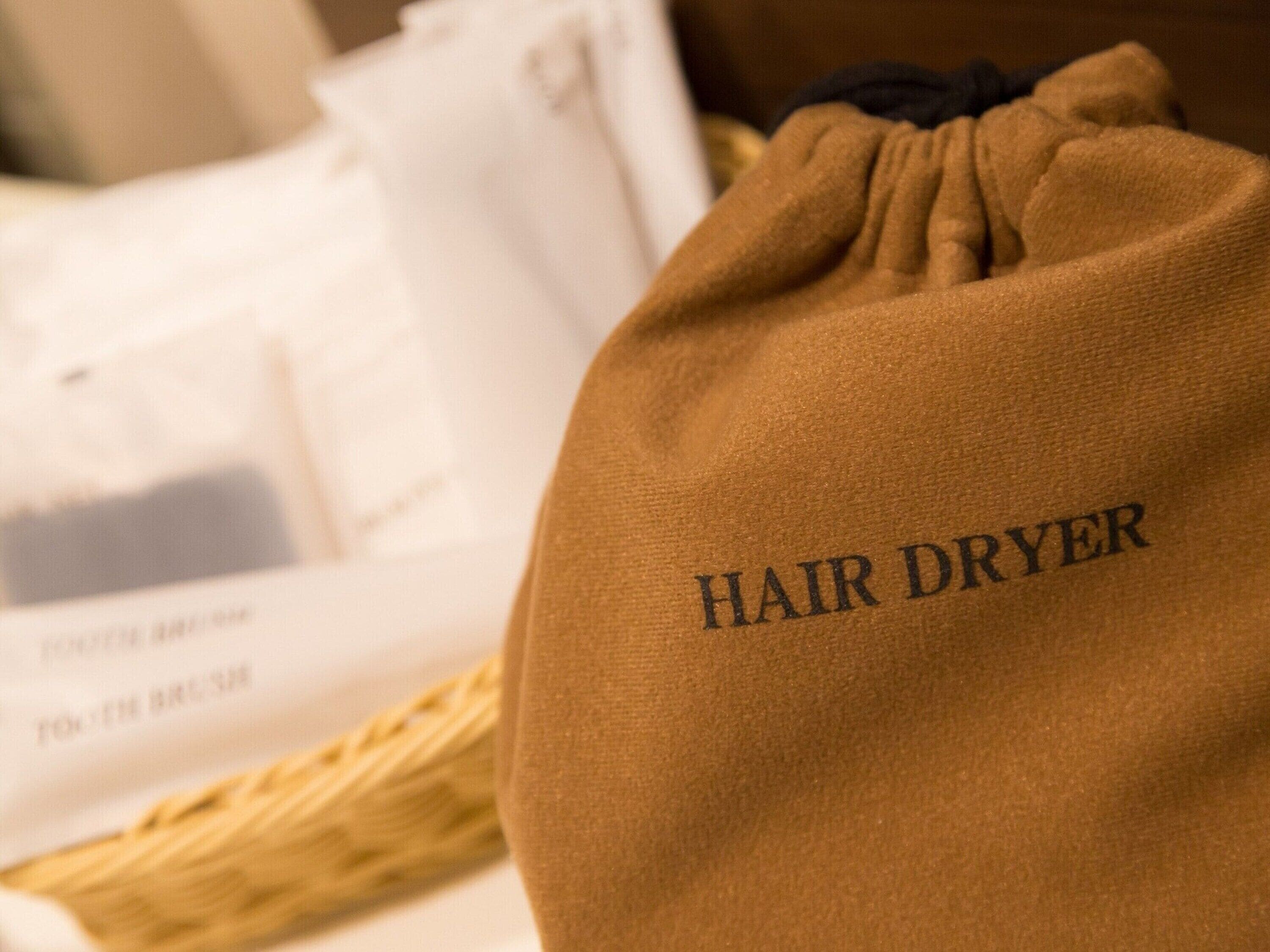 combined shower/bathtub, deep-soaking bathtub, rainfall showerhead