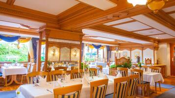 Petit déjeuner, déjeuner et dßner servis sur place