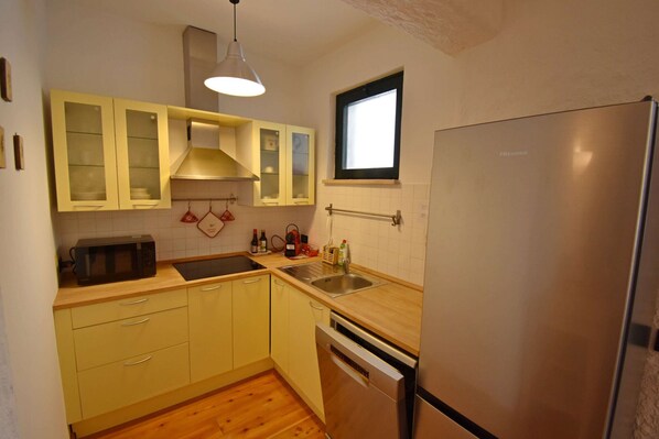 Fridge, microwave, dishwasher, coffee/tea maker