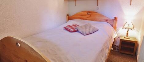1 habitación y ropa de cama