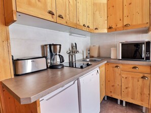 Refrigerador, microondas, parrilla de estufa y lavavajillas 