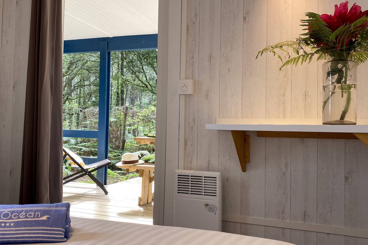 2 bedrooms, blackout curtains, iron/ironing board, free wifi