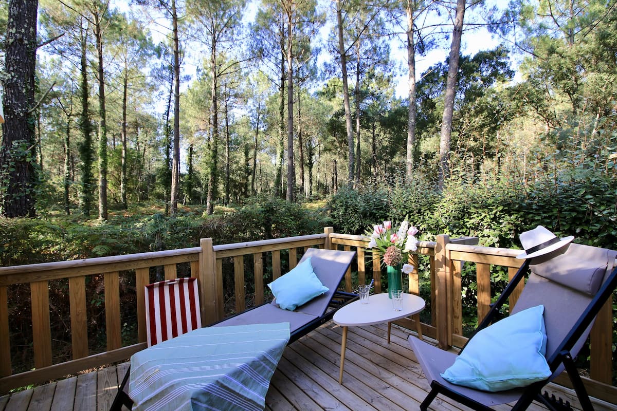 Deluxe cottage, 2 badkamers, uitzicht op tuin | 2 slaapkamers, verduisterende gordijnen, een strijkplank/strijkijzer