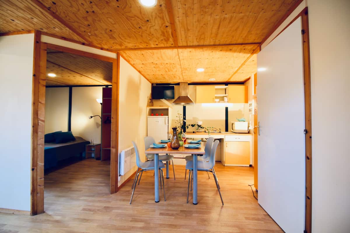 chalet blue surf village pmr | private kitchen | full-sized fridge, microwave, cookware/dishes/utensils