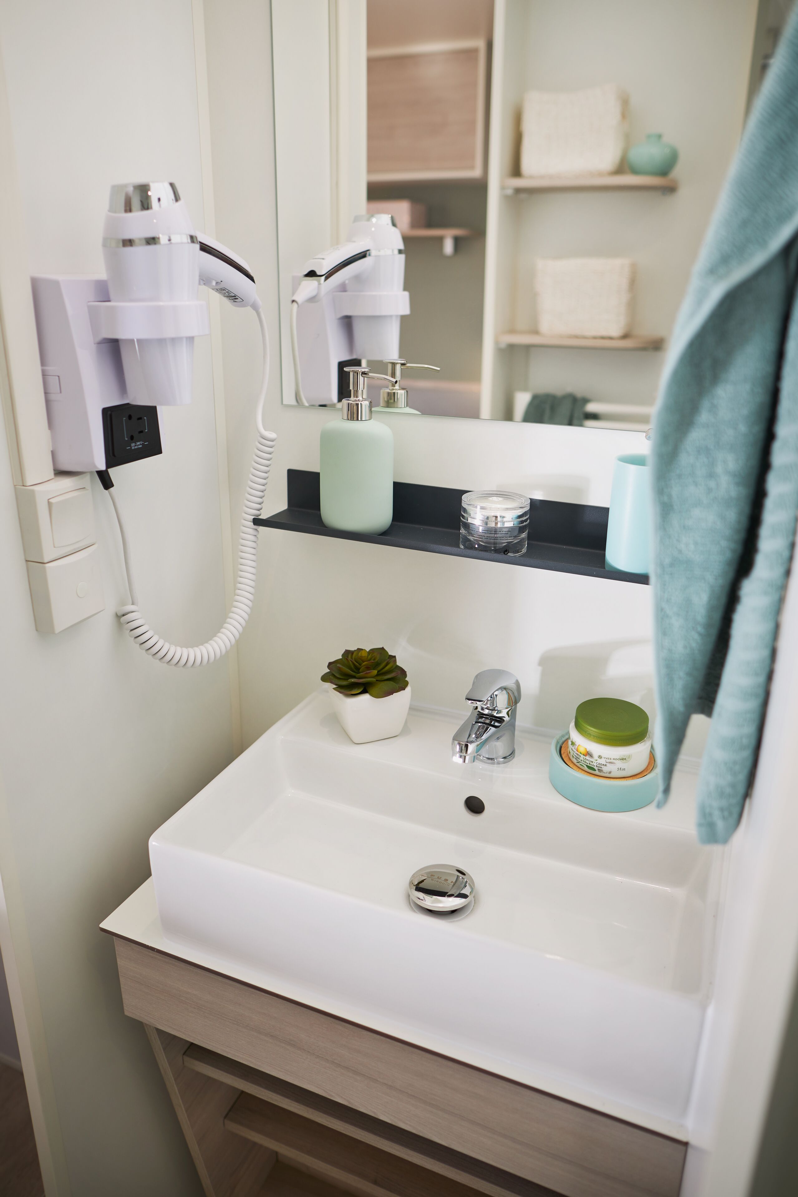 cottage floresta 4/5p - cote foret | bathroom | shower, rainfall showerhead, towels