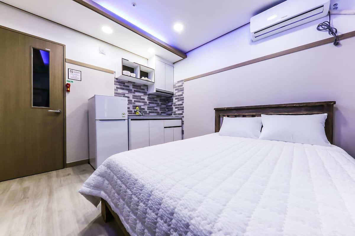 Standard Double Room, 1 Queen Bed
